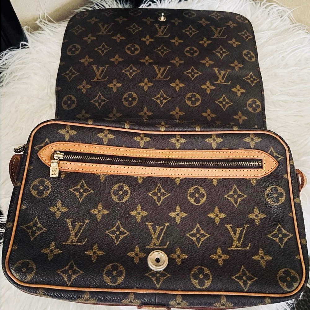 Louis Vuitton Saint Germain 28 monogram Leather Shoulder Bag